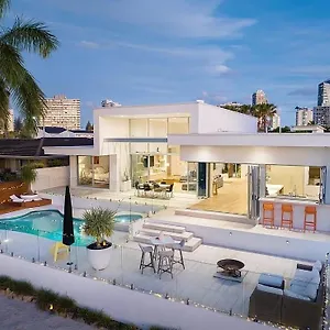  Holiday home Capri Executive Waterfront - 5 Bedrooms - Heated Pool And Australia